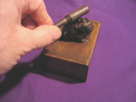 16-C-FROG-BOX-ACTION